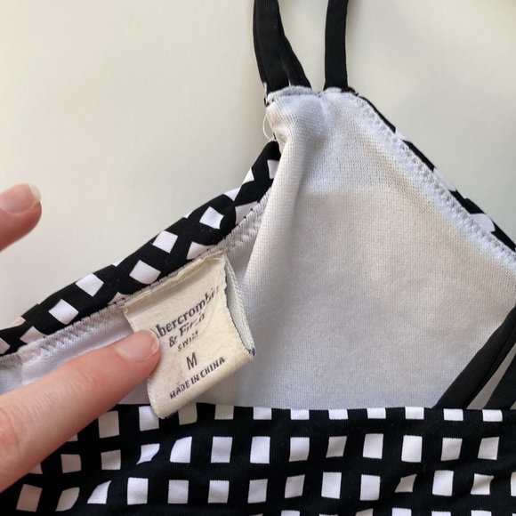 ✨HP✨ EUC Abercrombie bikini top bundle of 2 - Picture 9 of 10